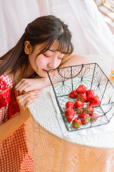 手指慢慢滑入幽暗小说